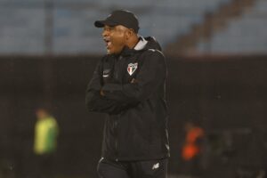 São Paulo: Tetê recebe primeiros minutos e deve ter mais espaço