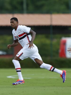 São Paulo renova com joia e mira “substituição” de Arboleda