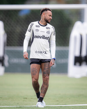 Neymar encara San Lorenzo após declarações carinhosas