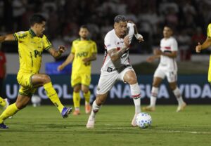Luciano chega a quatro gols consecutivos e garantiu quatro vitórias ao São Paulo no ano