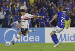 São Paulo segura Millonarios com misto e garante liderança