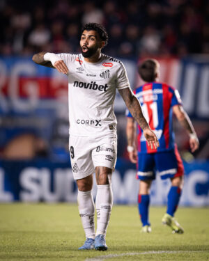 Gabigol se irrita com a imprensa: “Desinformação”