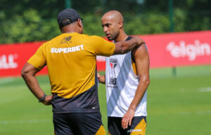 Lucas passa por cirurgia após lesão no tendão de Aquiles