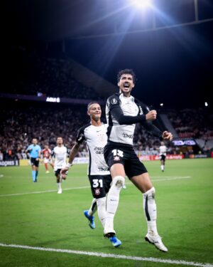 Zagueiro do Corinthians é escolhido para seleção da Libertadores