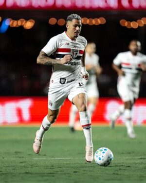 São Paulo empilha chances, as perde e vence por 1 a 0 diante do Juventude