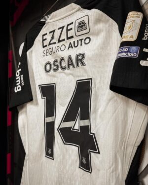 Corinthians faz homenagem a Oscar contra o Vitória