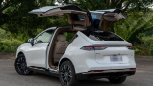 GAC Hyptec HT 2027 chega ao Brasil com até 431 km de autonomia e recarga ultrarrápida