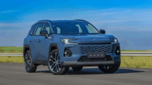 Toyota RAV4 2026 híbrido chega ao Brasil com até 239 cv e novo design