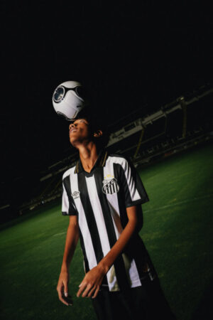 Santos oficializa novo uniforme; veja as fotos