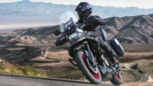 Suzuki V Strom 1050XT 2027 chega com novas cores e mantém pacote tecnológico avançado