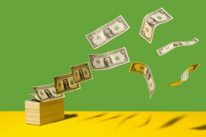 Dólar abaixo de R$ 5 reacende alerta no mercado