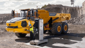 Volvo inicia produção de caminhões elétricos A30 e A40 e marca nova era na construção pesada
