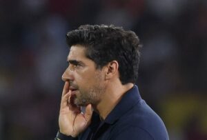 Abel é suspenso por oito partidas