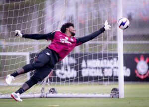 Corinthians fica de fora da convocação e teme impacto em Hugo Souza