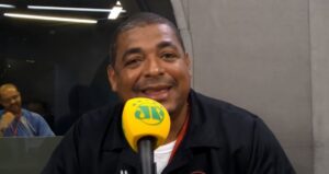 Por que Vampeta torce contra o Brasil?