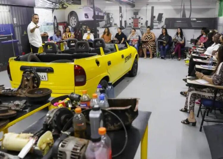 Curso gratuito de manutenção automotiva