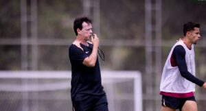 Corinthians trabalha chutes a gol antes de enfrentar o São Paulo