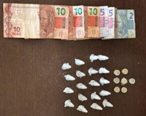 Homem é preso com cocaína e crack no Jardim Amanda