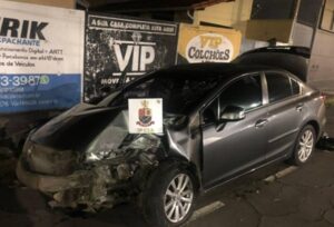 Adolescentes são apreendidos após roubo de carro e fuga em alta velocidade no Parque São Jorge