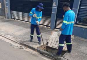 Hortolândia realiza mutirão de limpeza e desentupimento de bueiros em diversos bairros