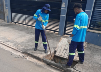 Mutirão de limpeza e desentupimento de bueiros 