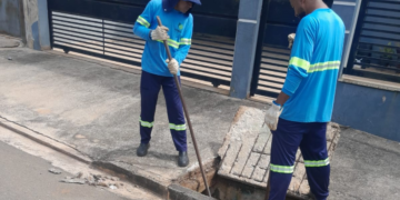 Mutirão de limpeza e desentupimento de bueiros 
