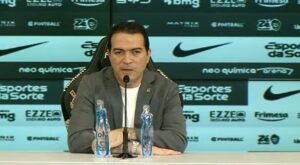 “Nove jogos é muito para o Corinthians”, explicou Marcelo Paz após demissão de Dorival