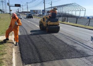 Operação Tapa-Buraco avança na avenida da Emancipação