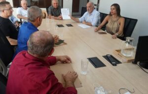 Prefeitura discute solução para poço artesiano do Mirante Santa Clara com moradores e comerciantes