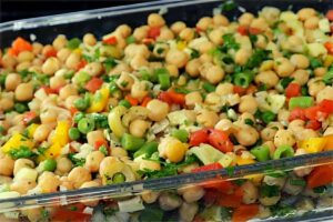 Salada de grão-de-bico: receita leve, saudável e fácil