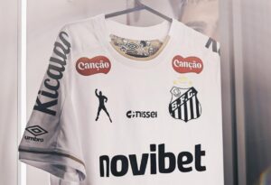 Veja a camisa do Santos com a Pelé Brand