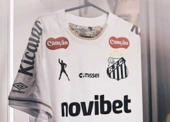 Veja a camisa do Santos com a Pelé Brand