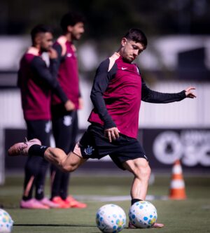 Veja a provável escalação do Corinthians para enfrentar o Peñarol