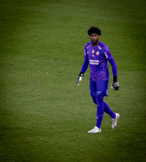 Hugo Souza pede perdão a torcida do Corinthians após erros