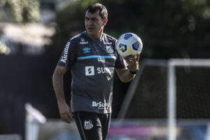 Carille, ex-Corinthians e Santos, acaba sendo rebaixado na Arábia