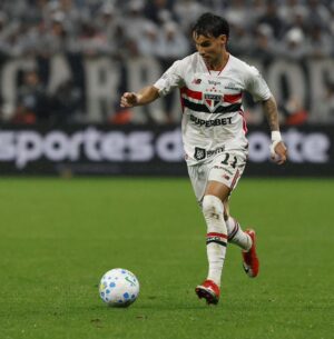 São Paulo perde Luciano e Ferreirinha na Copa do Brasil após lance bizarro