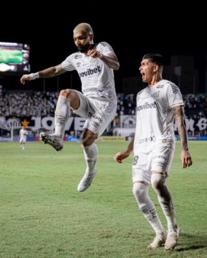 Santos sofre empate do San Lorenzo e se complica na Sula