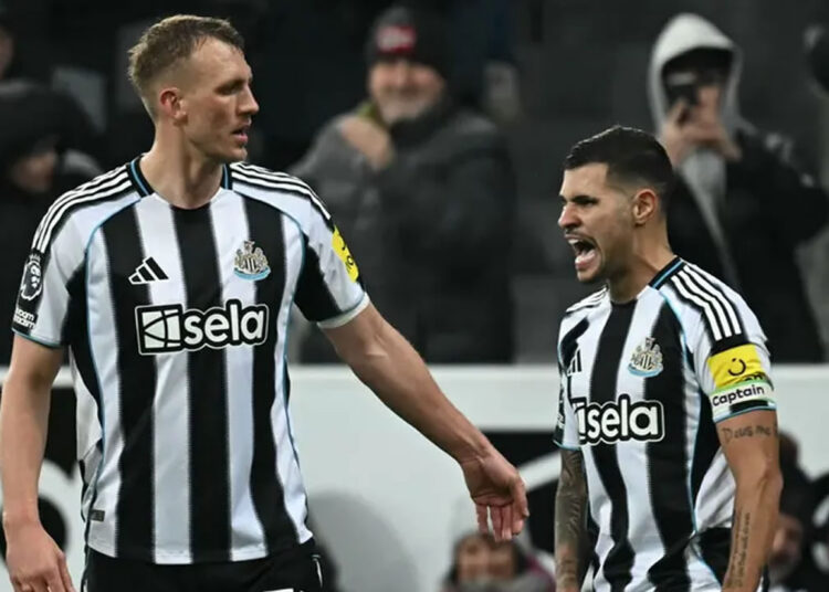 Newcastle e Tottenham (Foto: Paul Ellis/AFP)