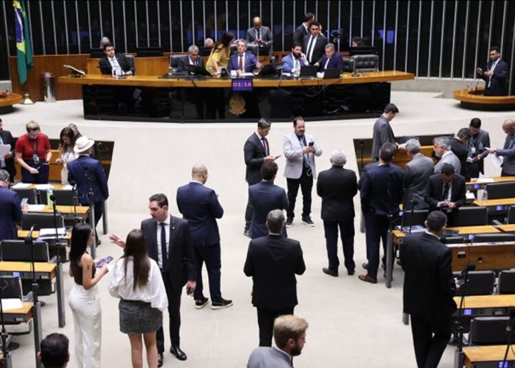 PL de Internação de adolescentes avança na Câmara