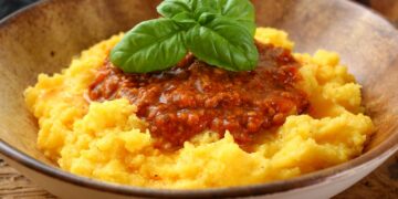 Polenta com carne