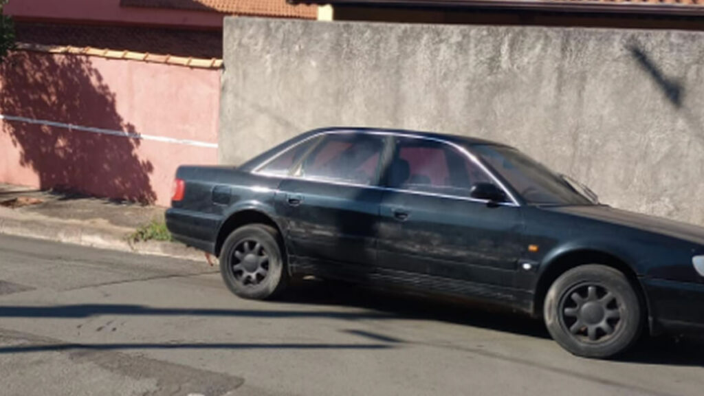 veículos abandonados