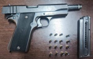 Homem é preso por porte de arma, ameaça e violência doméstica em Monte Mor
