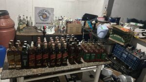Polícia desarticula laboratório clandestino de bebidas falsificadas em Sumaré