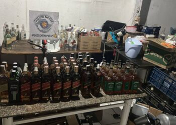 laboratório clandestino de bebidas falsificadas