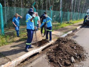 Hortolândia limpa mais de 500 bueiros por mês para combater enchentes
