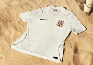 Corinthians divulga novas camisas; veja fotos e quando estreia