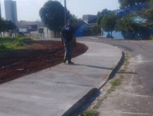 Obras de drenagem e mobilidade em área verde do Jardim Interlagos continuam