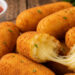 Croquete de batata com queijo