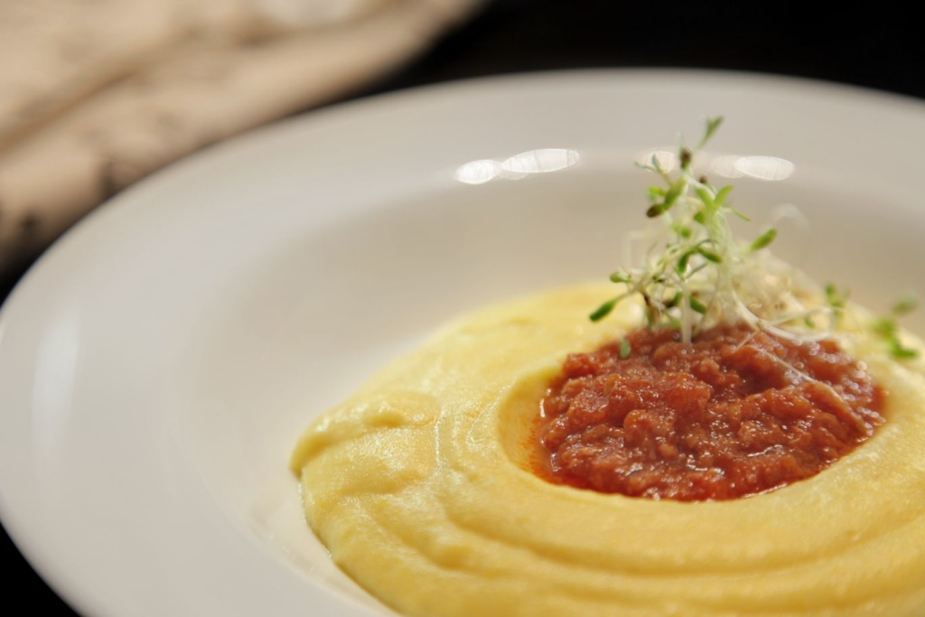 Polenta com carne