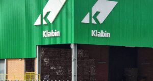 Klabin (KLBN11) registra prejuízo de R$ 497 milhões no 1º tri